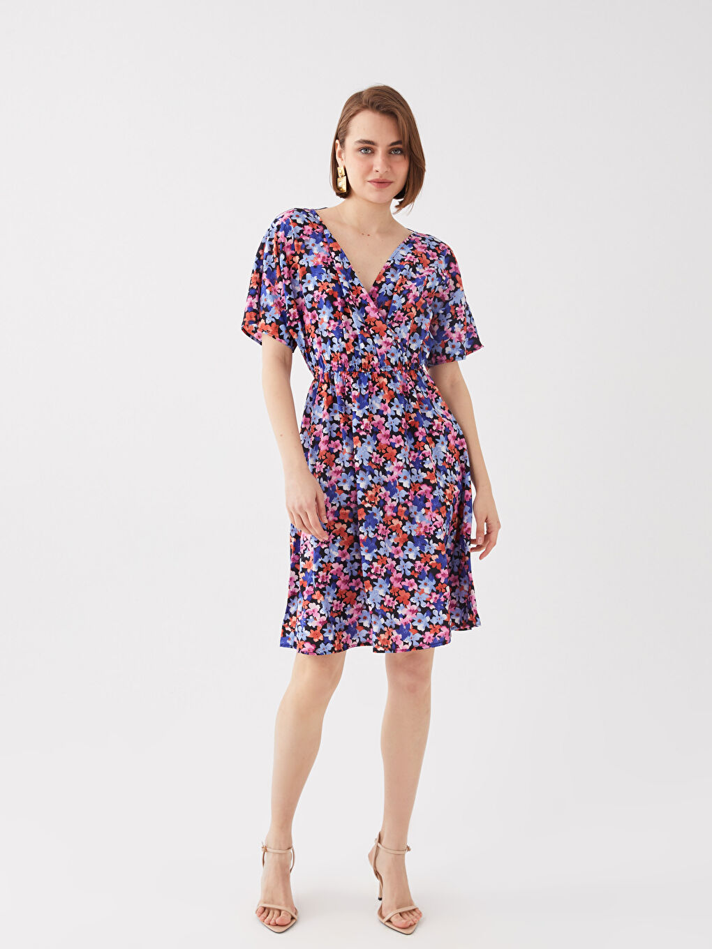 Karışık V Yaka Çiçekli Kısa Kollu Kadın Elbise-1