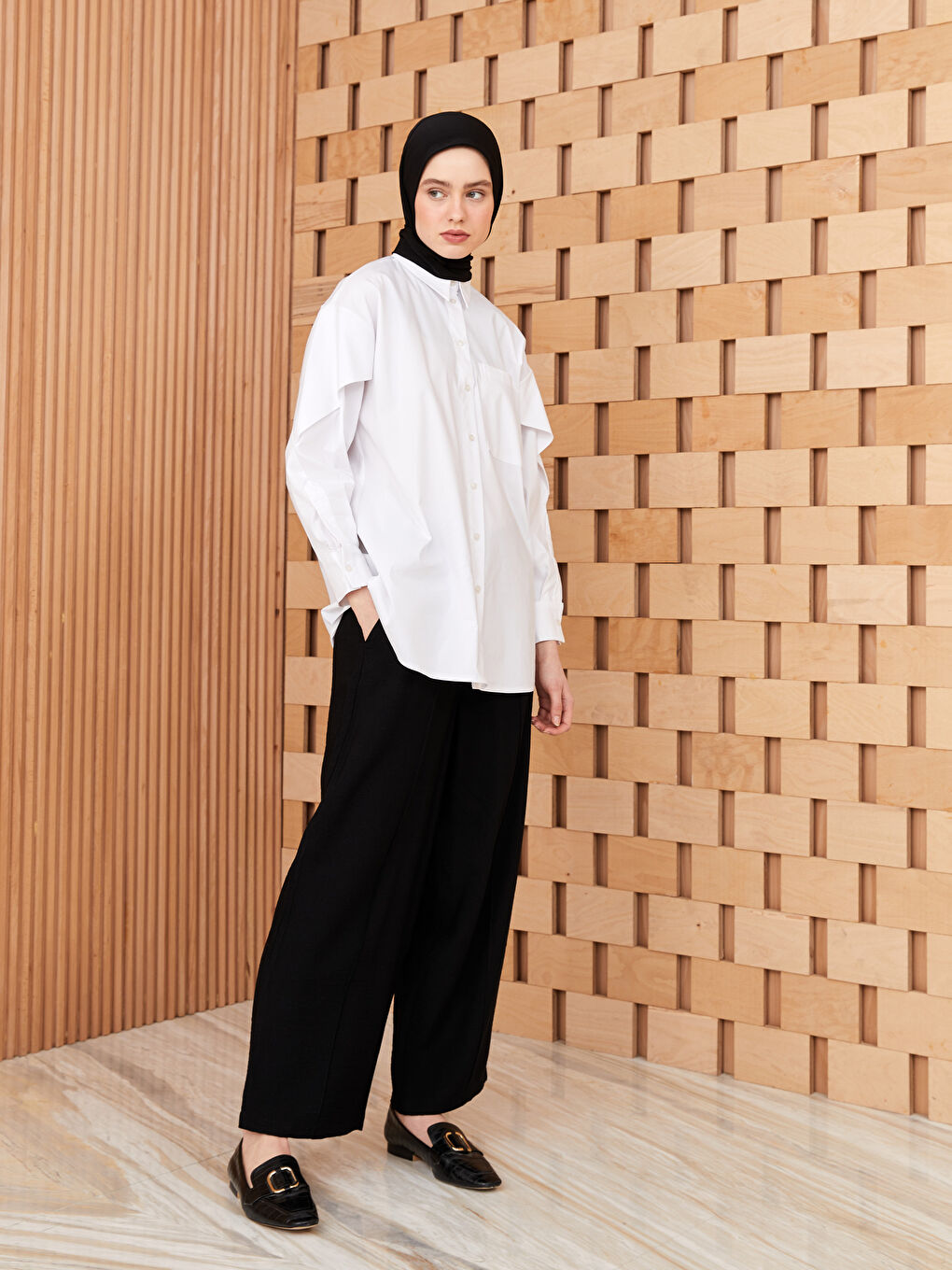 Siyah Kadın Arkası Çıtçıtlı Şal-2