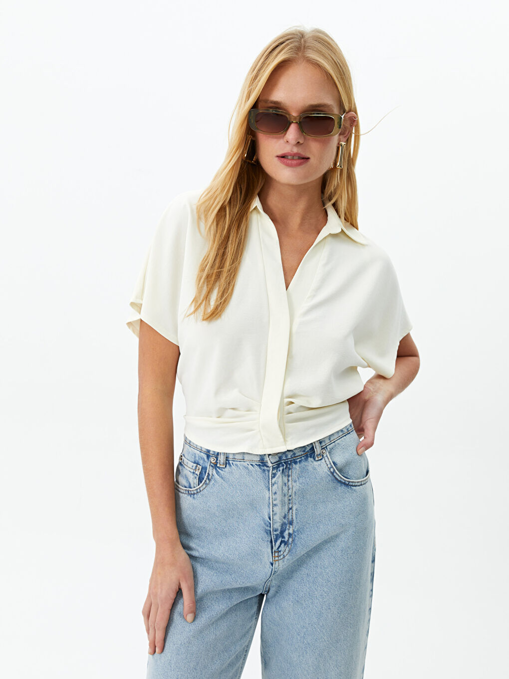 Bej Gömlek Yaka Düz Kısa Kollu Crop Kadın Bluz-1