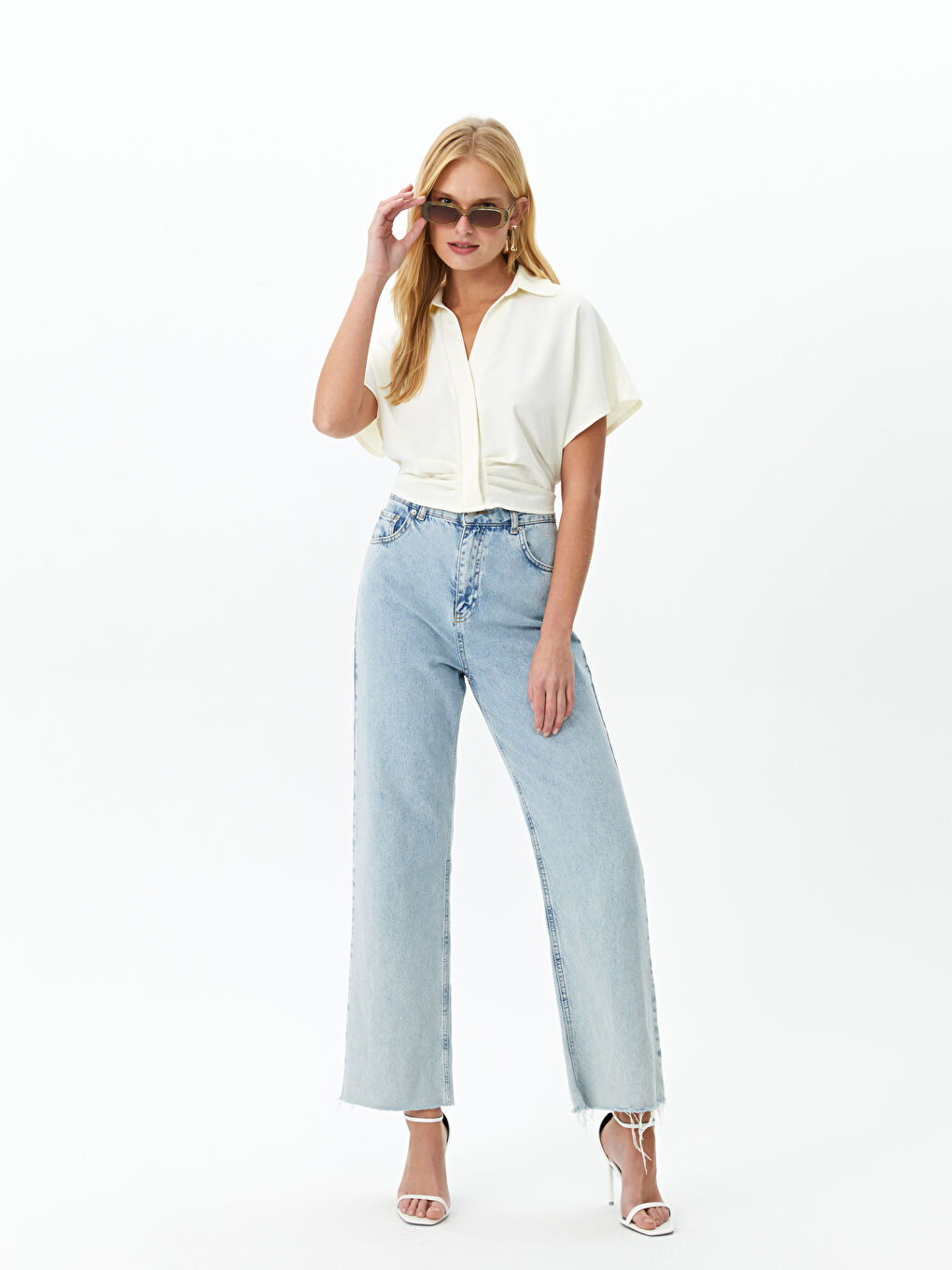 Bej Gömlek Yaka Düz Kısa Kollu Crop Kadın Bluz-2