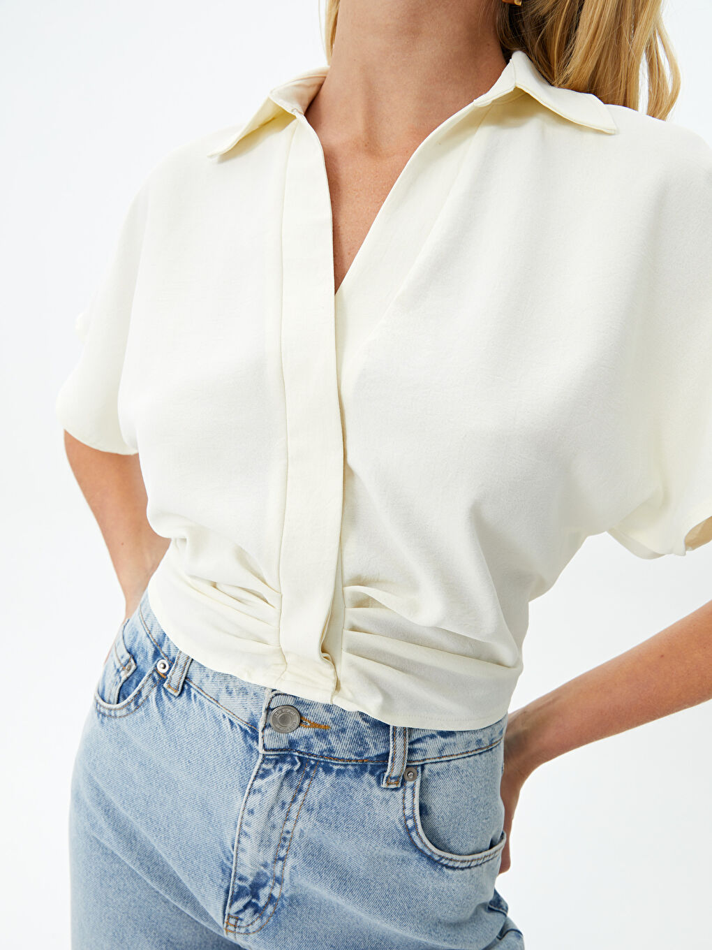 Bej Gömlek Yaka Düz Kısa Kollu Crop Kadın Bluz-3