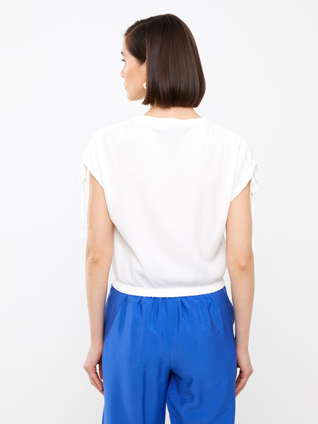 Beyaz Bisiklet Yaka Düz Kısa Kollu Kadın Crop-4