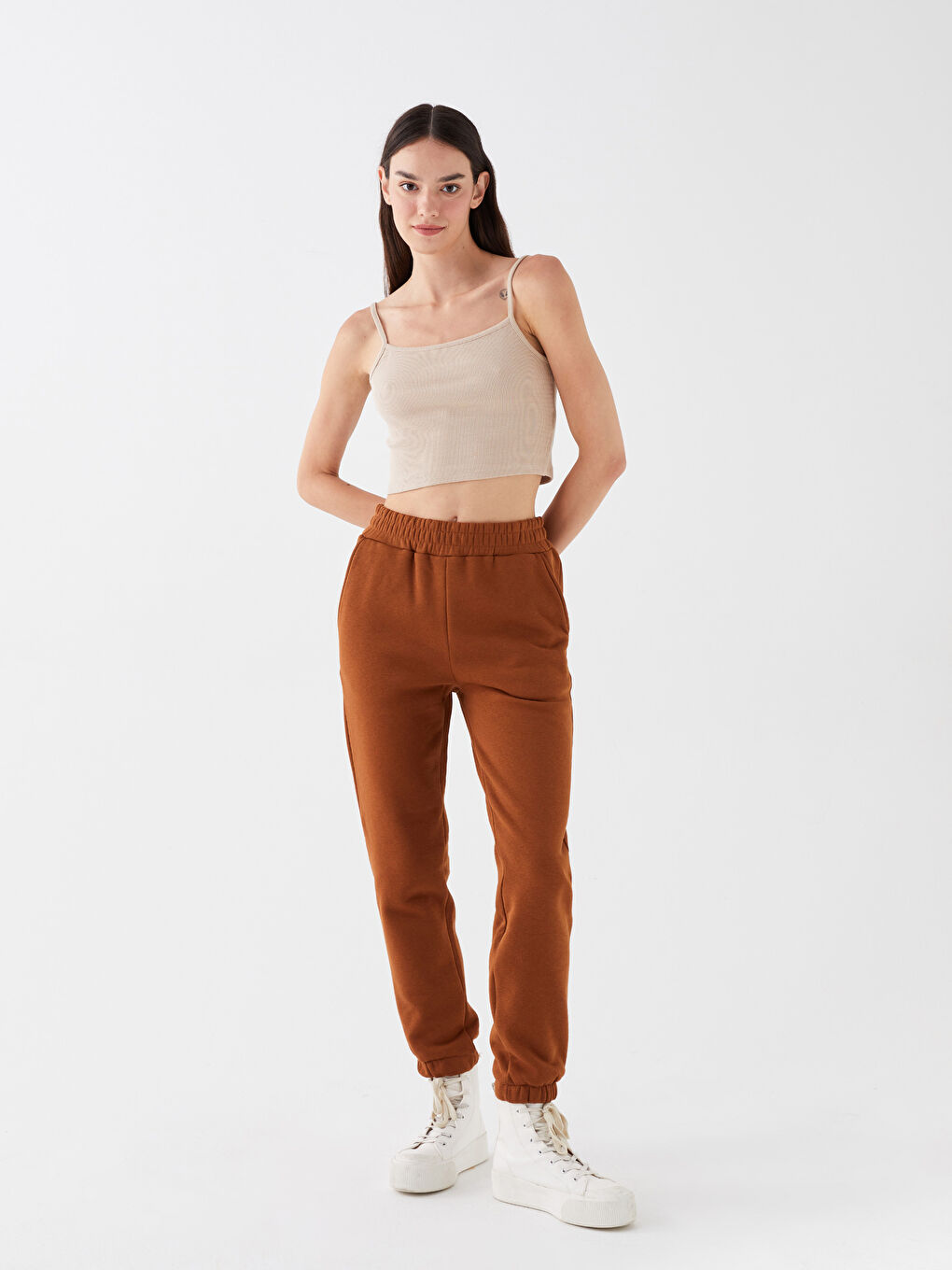 Haut Court Uni à Fines Bretelles pour Femmes avec Encolure en U-2