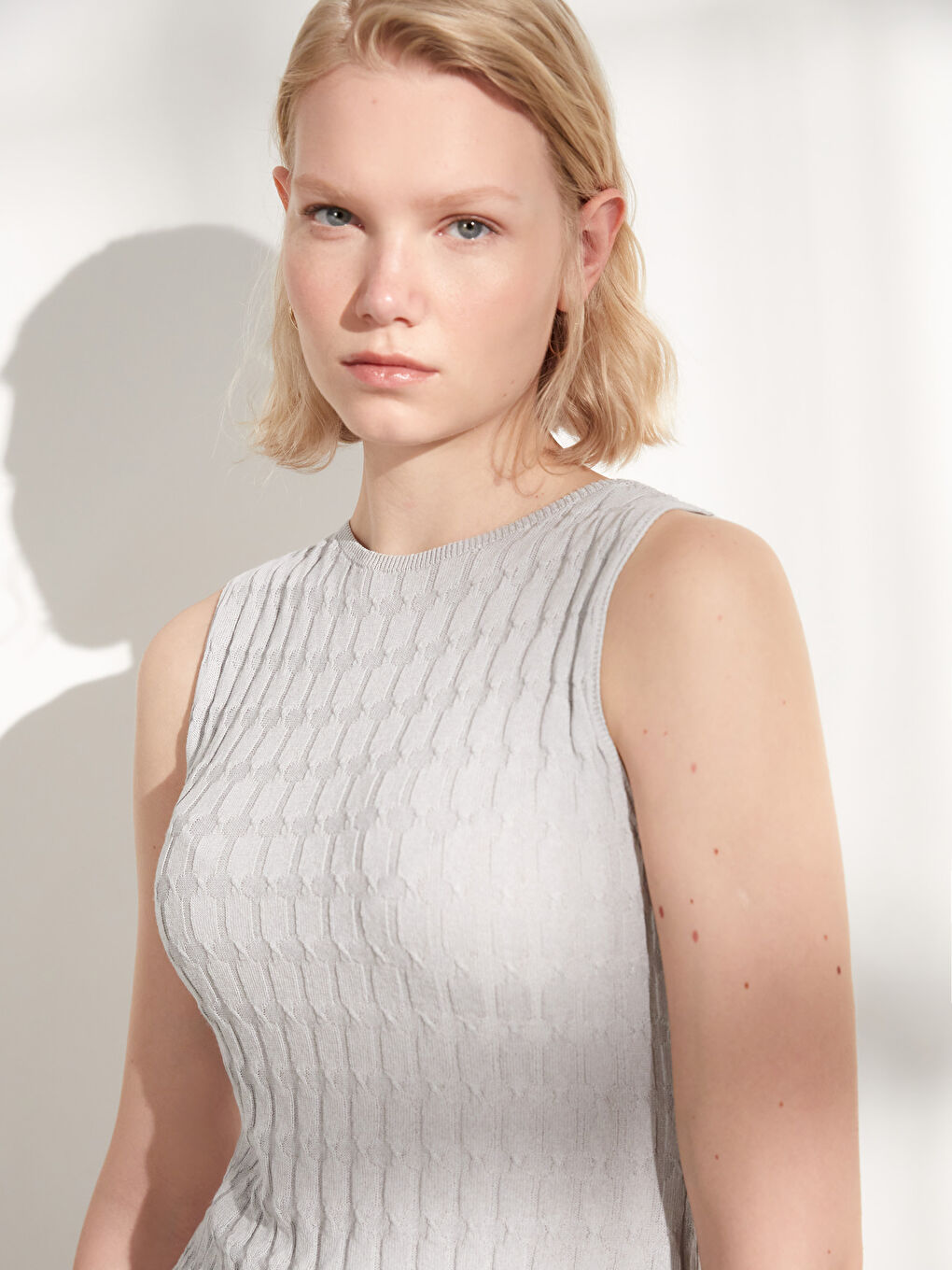 یه‌خه‌ خڕ نەخشدار بۆ ژنان تریكۆ تانکی سەرەوە