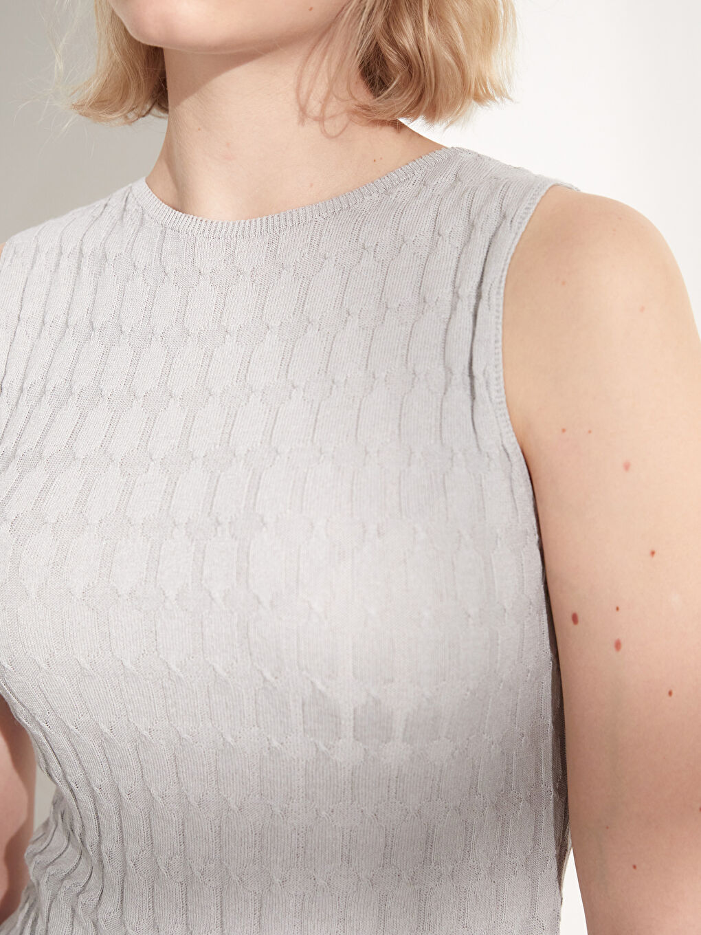 یه‌خه‌ خڕ نەخشدار بۆ ژنان تریكۆ تانکی سەرەوە-3