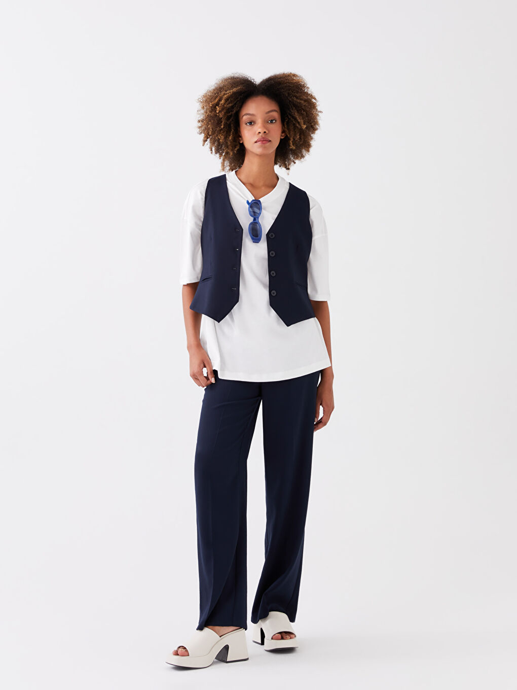 Ekru Bisiklet Yaka Nakışlı Kısa Kollu Oversize Kadın Tişört-2