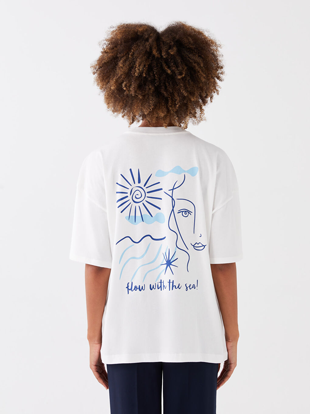 Ekru Bisiklet Yaka Nakışlı Kısa Kollu Oversize Kadın Tişört-4