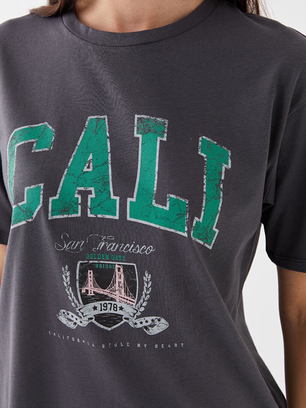 Antrasit Bisiklet Yaka Baskılı Kısa Kollu Kadın Tişört-4