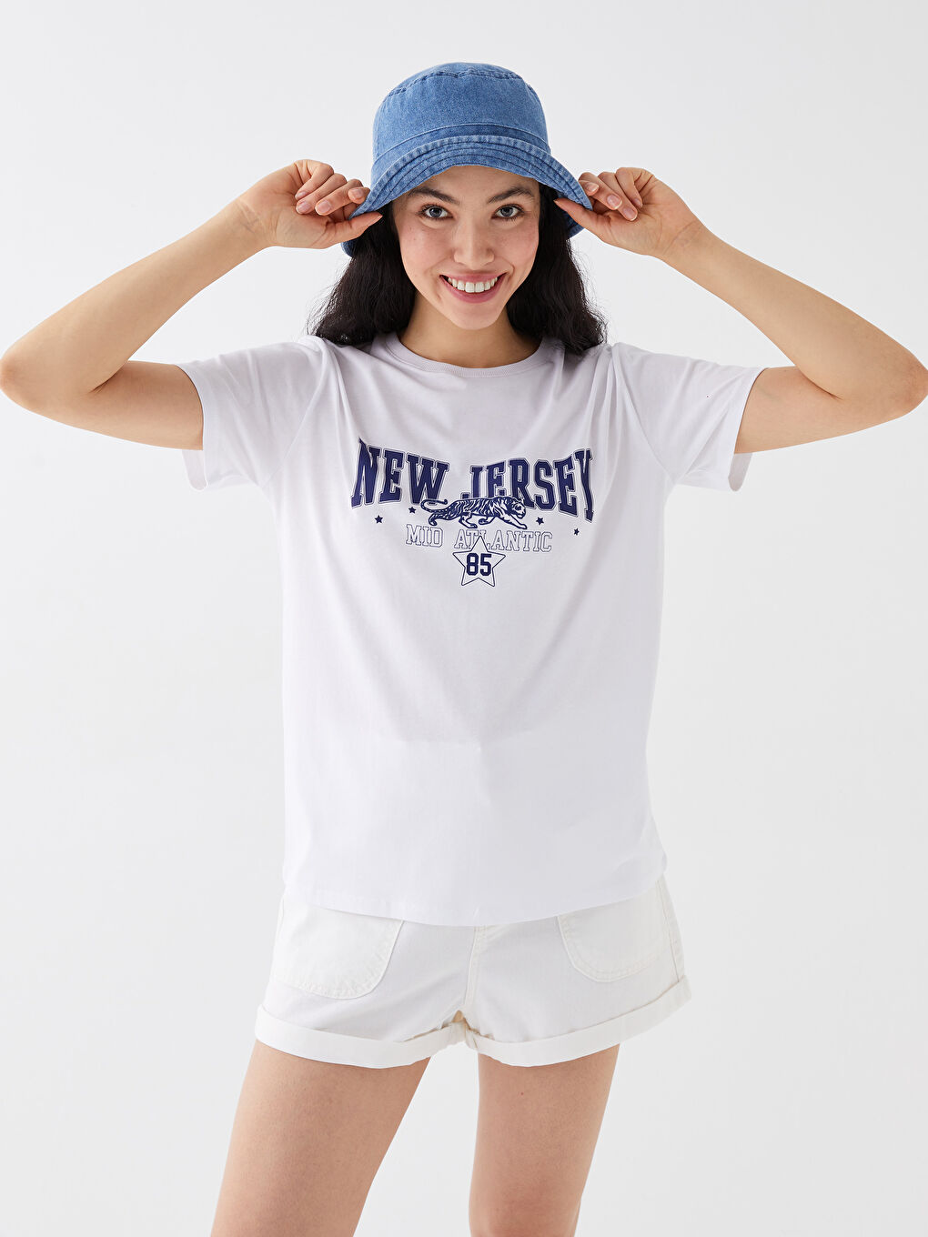 Beyaz Bisiklet Yaka Baskılı Kısa Kollu Kadın Tişört