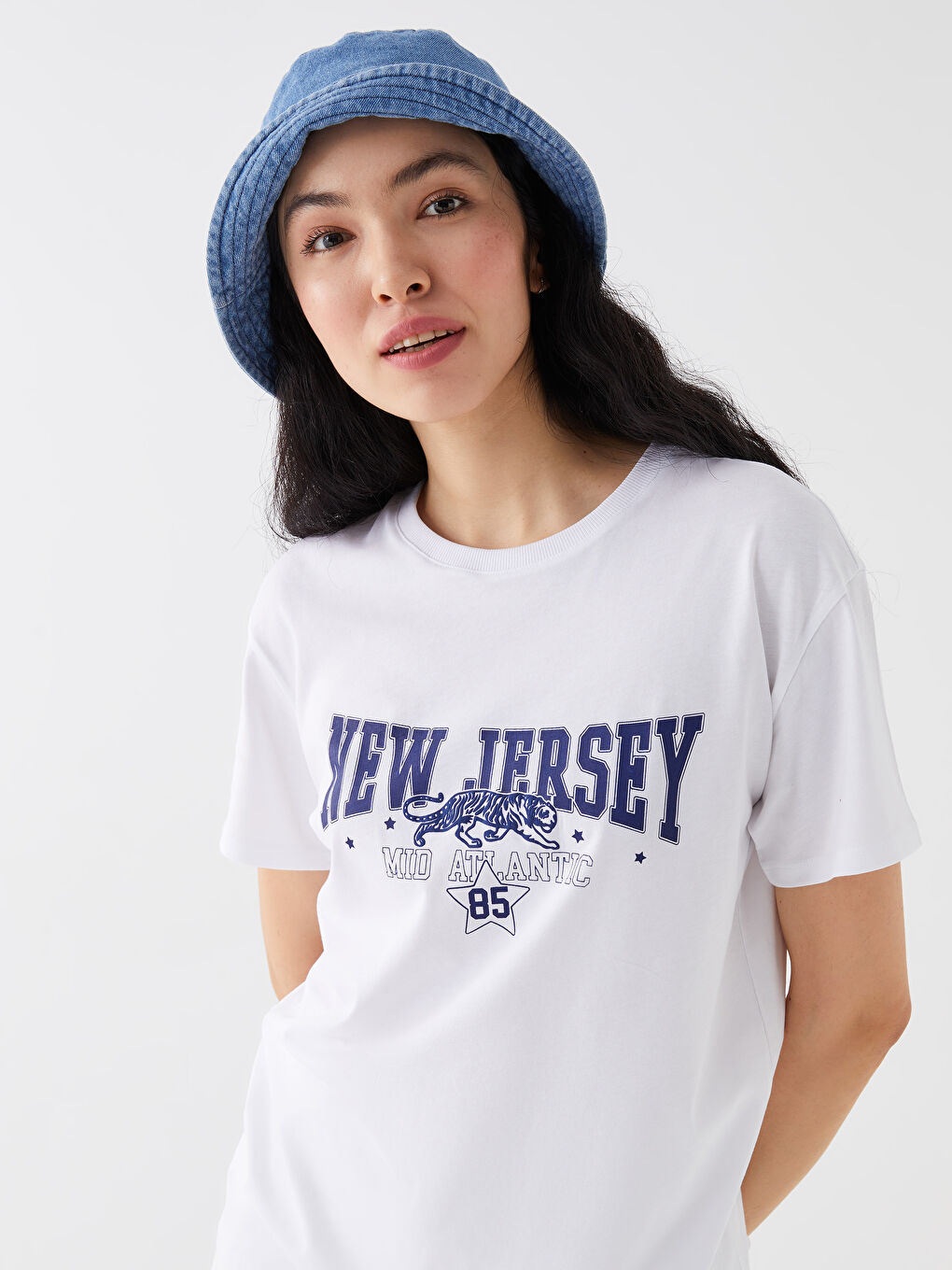 Beyaz Bisiklet Yaka Baskılı Kısa Kollu Kadın Tişört-1