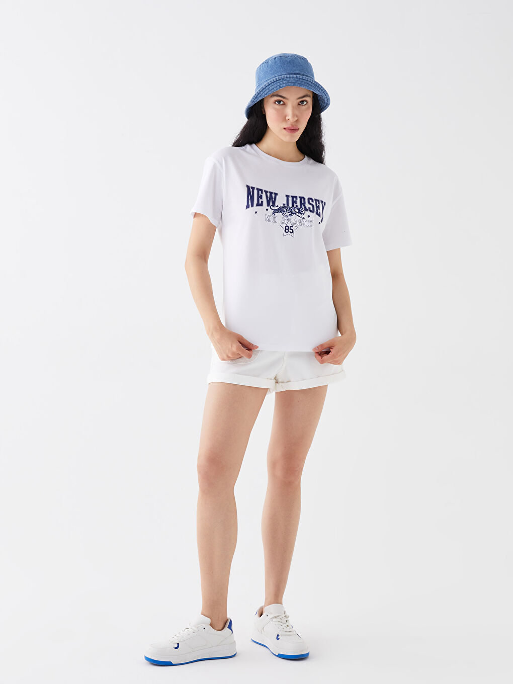 Beyaz Bisiklet Yaka Baskılı Kısa Kollu Kadın Tişört-2