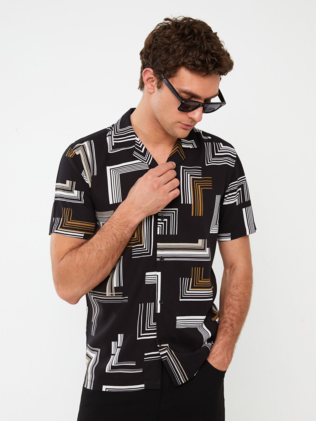 Ерлерге арналған стандартты пішім қысқа жең өрнекті жейде-1