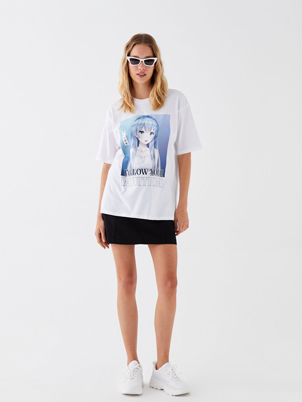 Beyaz Bisiklet Yaka Baskılı Kısa Kollu Oversize Kadın Tişört-1