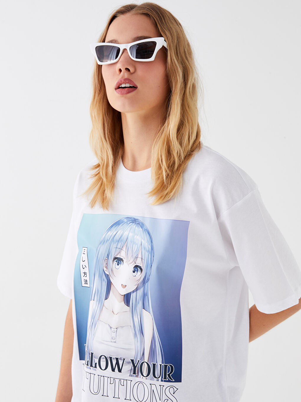 Beyaz Bisiklet Yaka Baskılı Kısa Kollu Oversize Kadın Tişört-2