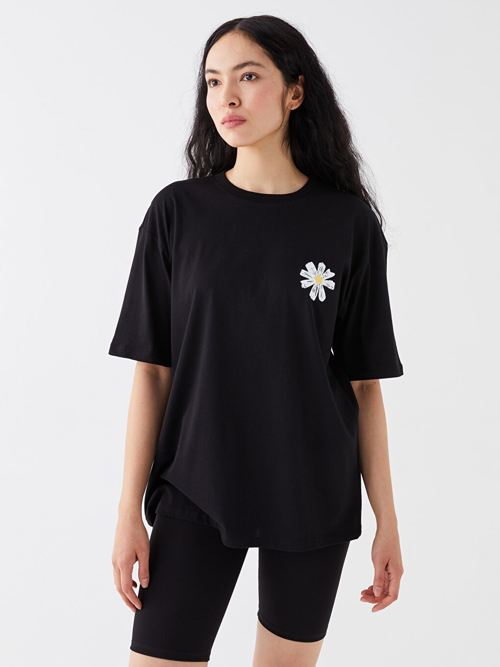 Siyah Bisiklet Yaka Baskılı Kısa Kollu Oversize Kadın Tişört-1