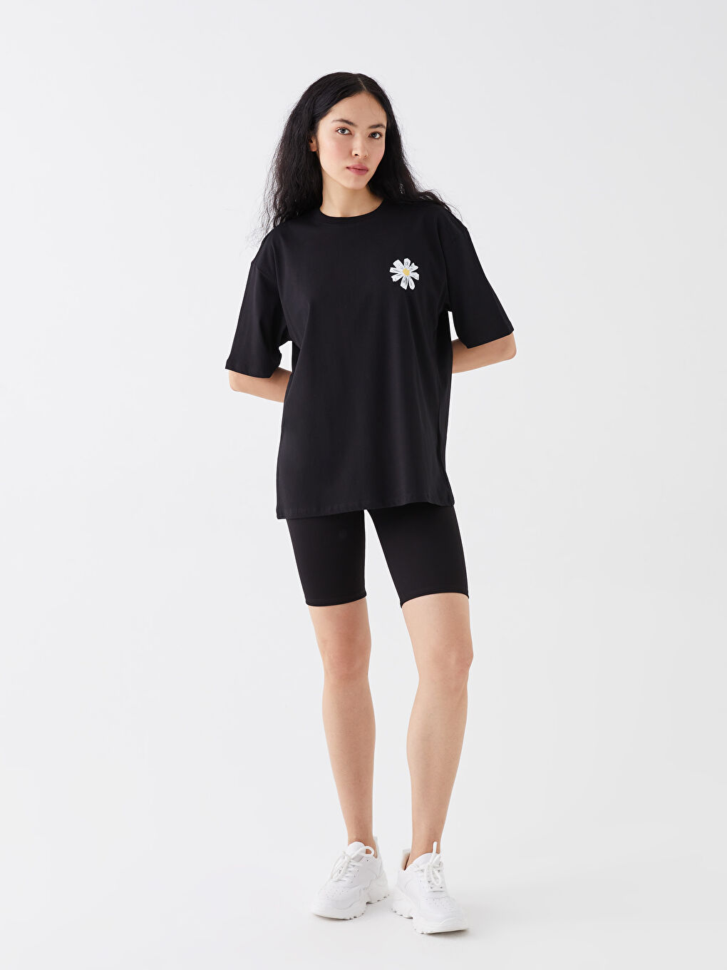 Siyah Bisiklet Yaka Baskılı Kısa Kollu Oversize Kadın Tişört-2