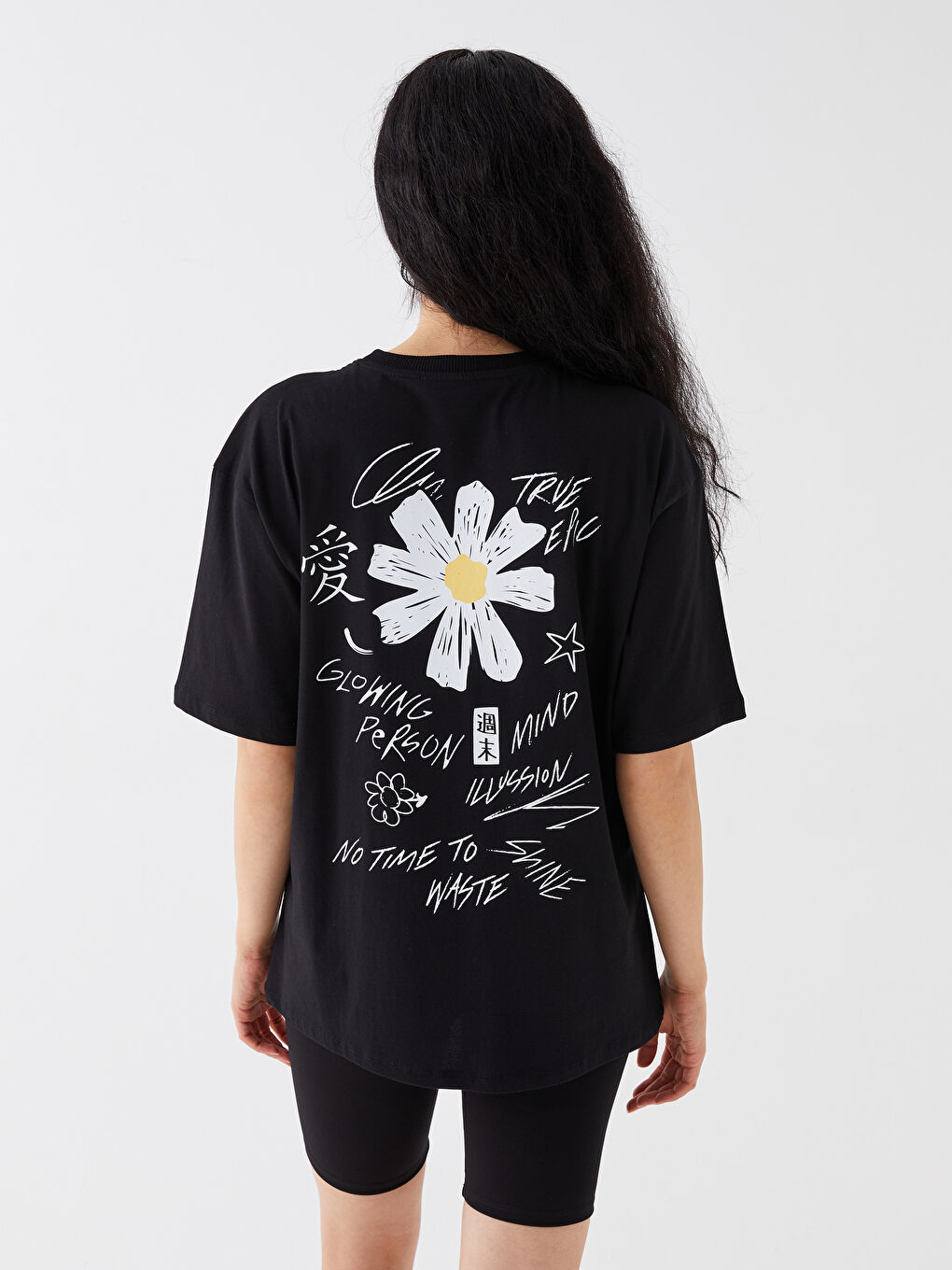 Siyah Bisiklet Yaka Baskılı Kısa Kollu Oversize Kadın Tişört-4