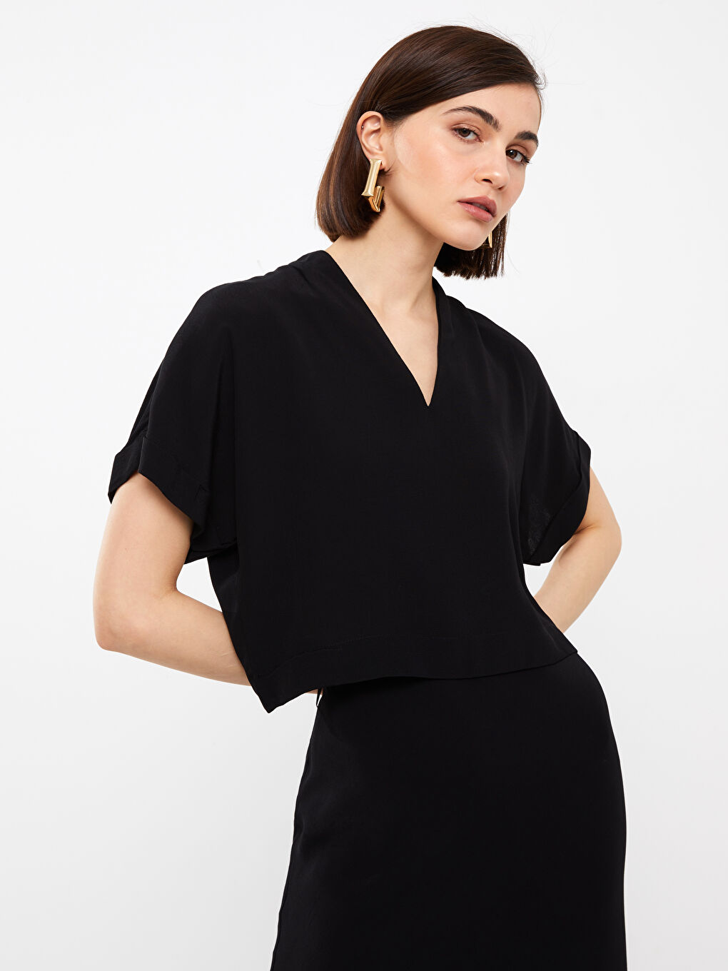 Siyah V Yaka Düz Kısa Kollu Crop Kadın Bluz