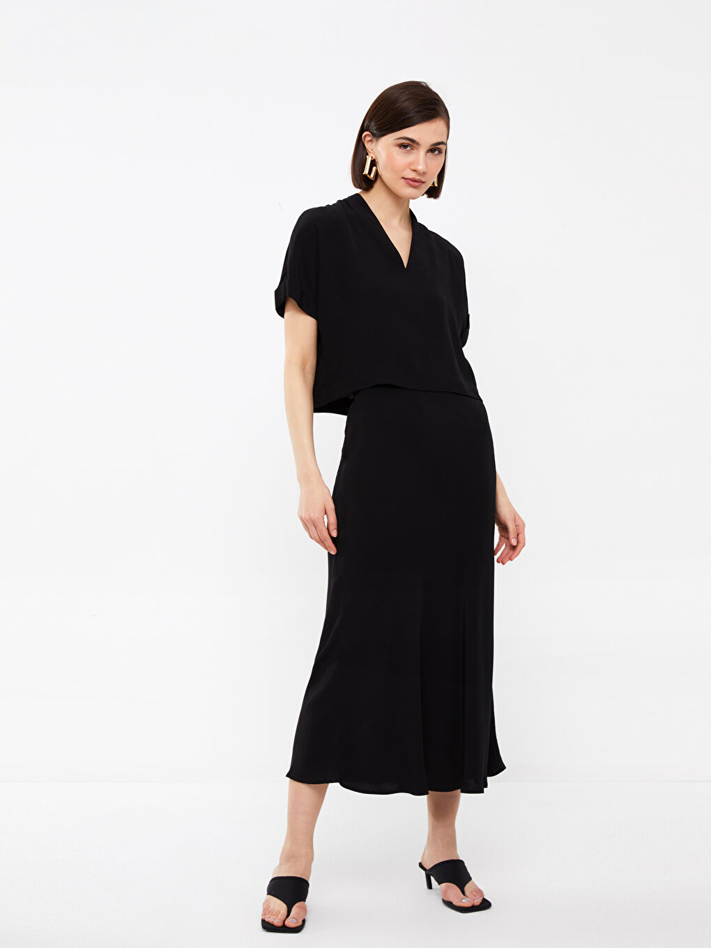 Siyah V Yaka Düz Kısa Kollu Crop Kadın Bluz-1