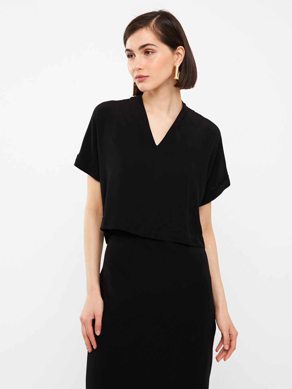 Siyah V Yaka Düz Kısa Kollu Crop Kadın Bluz-2