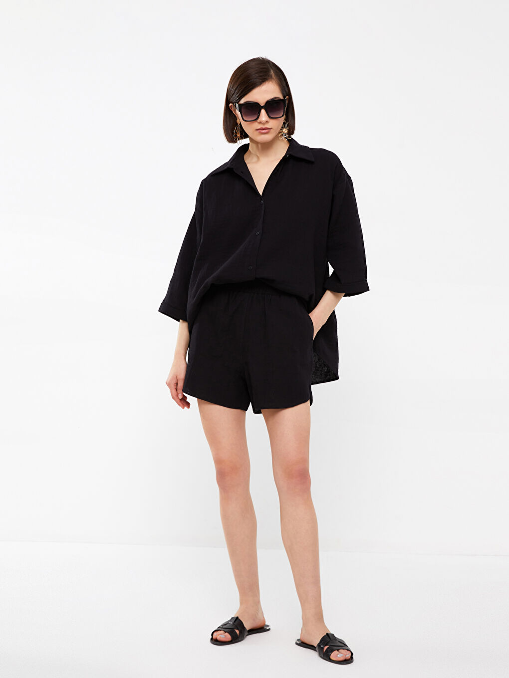 Siyah Beli Lastikli Düz Keten Görünümlü Kadın Şort