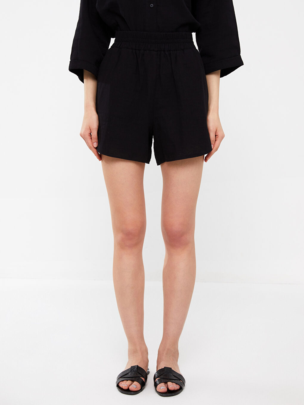 Siyah Beli Lastikli Düz Keten Görünümlü Kadın Şort-2