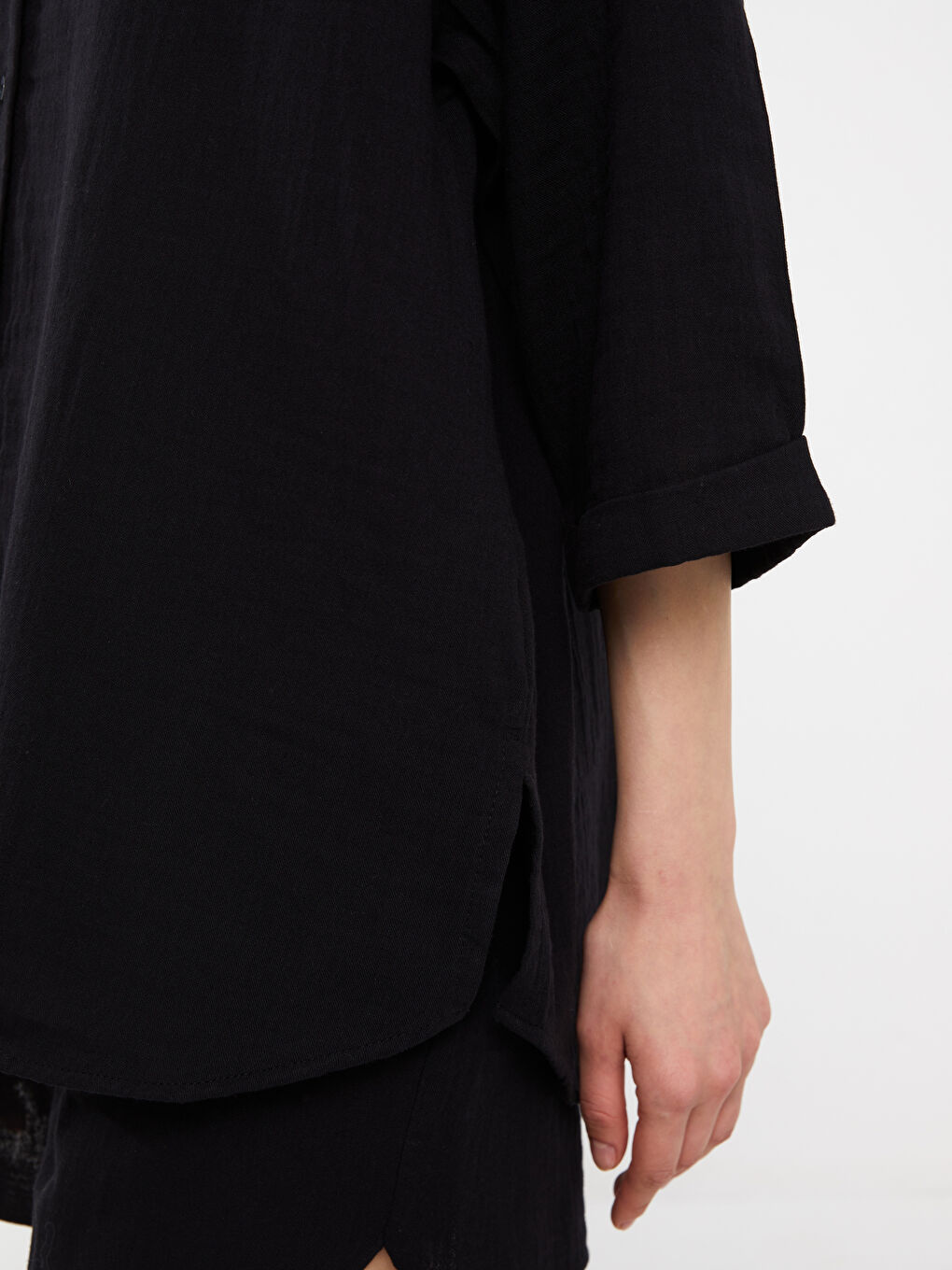 Siyah Düz Oversize Müslin Kadın Gömlek-3