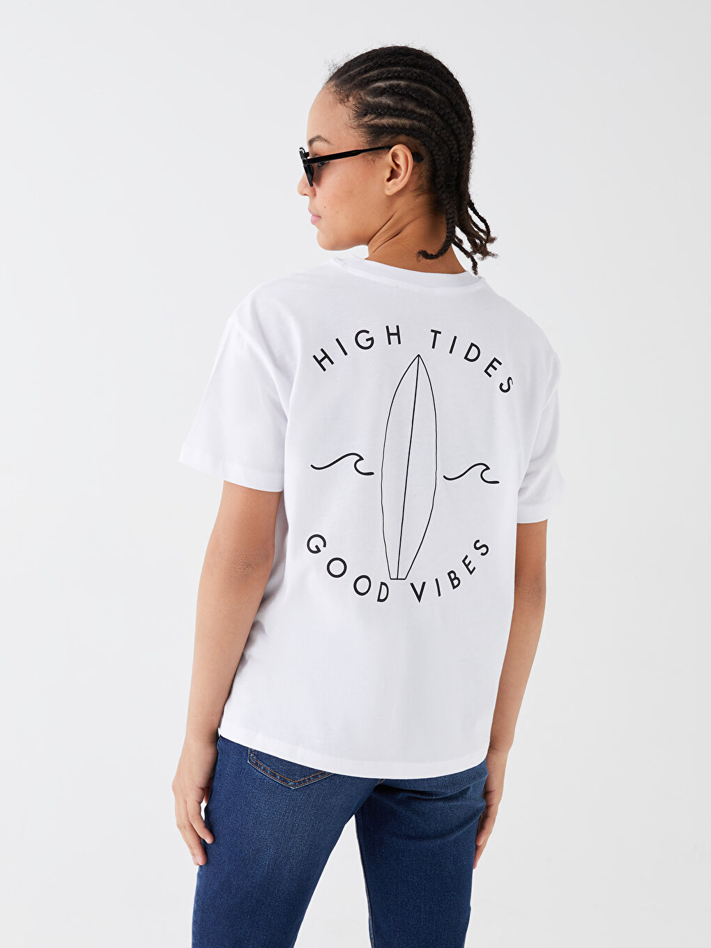 Beyaz Bisiklet Yaka Baskılı Kısa Kollu Kadın Tişört