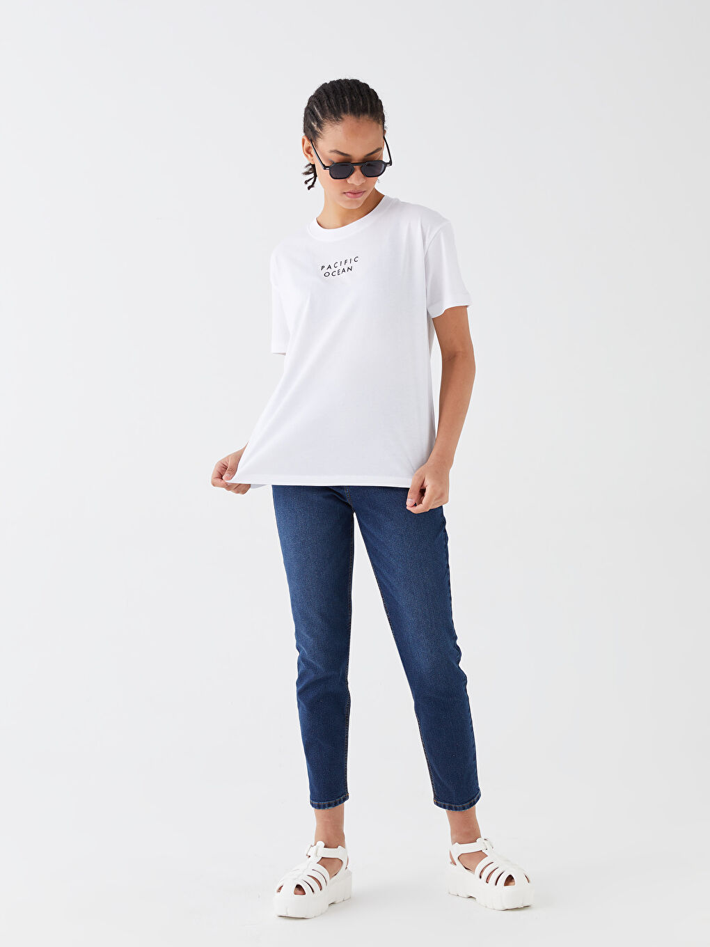 Beyaz Bisiklet Yaka Baskılı Kısa Kollu Kadın Tişört-2