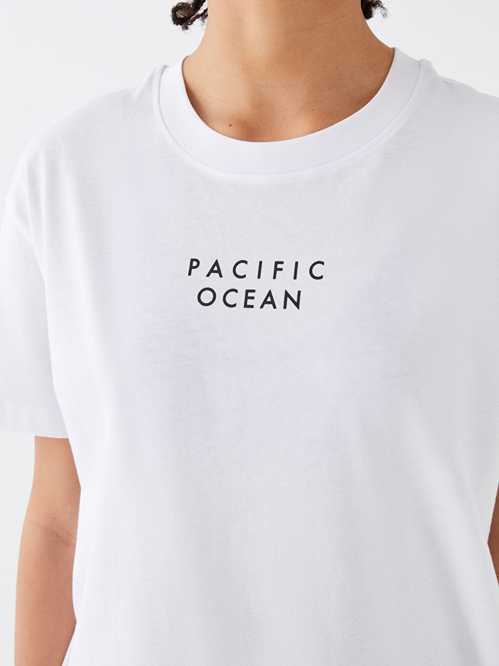 Beyaz Bisiklet Yaka Baskılı Kısa Kollu Kadın Tişört-3