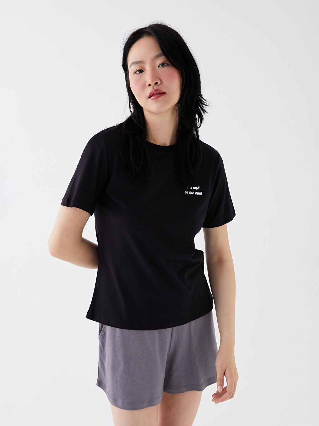 Siyah Bisiklet Yaka Baskılı Kısa Kollu Kadın Tişört-1