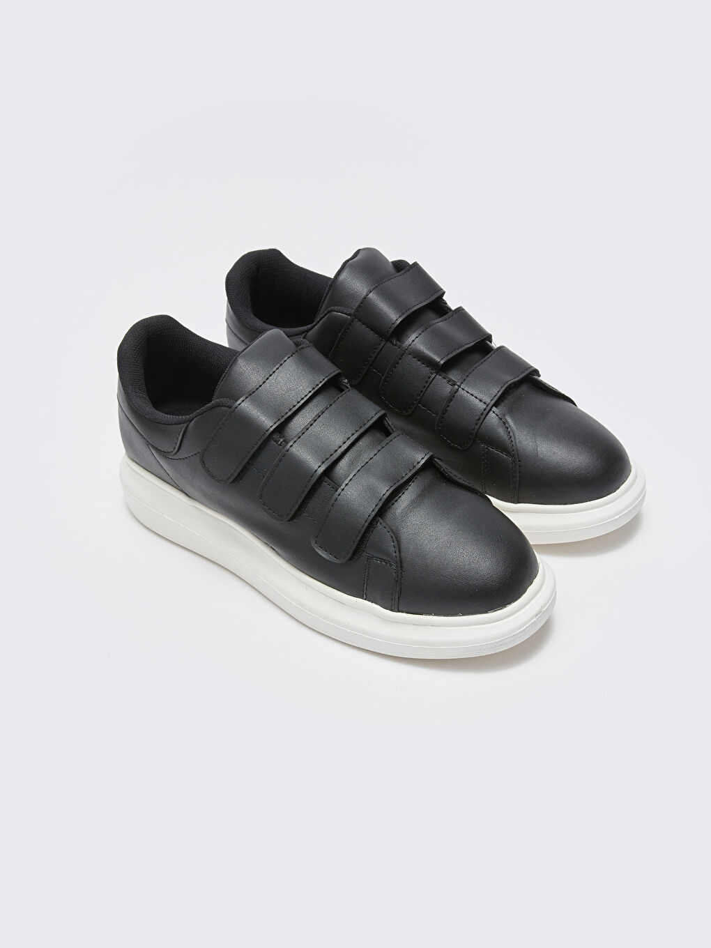 Siyah Deri Görünümlü Cırt Cırtlı Erkek Spor Ayakkabı