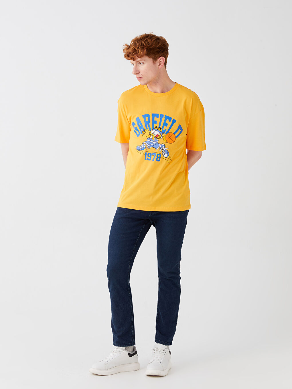 Turuncu Bisiklet Yaka Kısa Kollu Garfield Baskılı Penye Erkek Tişört-2
