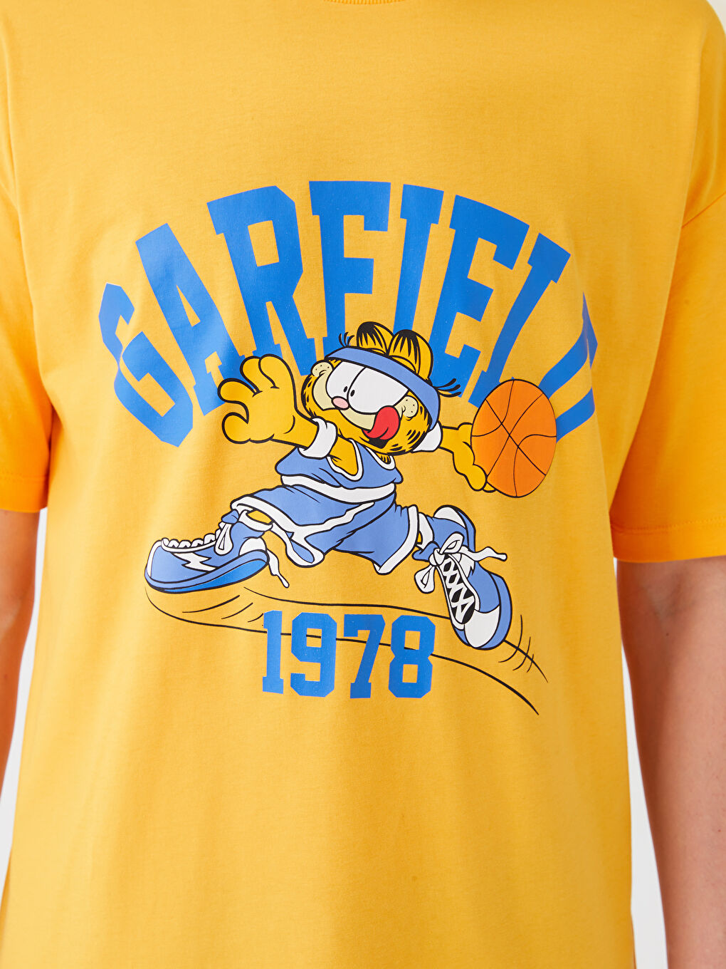 Turuncu Bisiklet Yaka Kısa Kollu Garfield Baskılı Penye Erkek Tişört-3