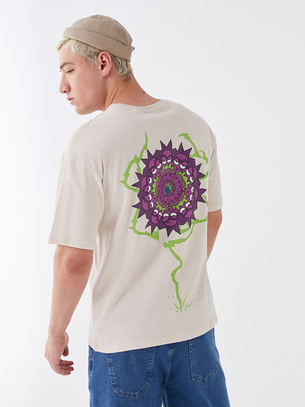 Bej Bisiklet Yaka Kısa Kollu Rick and Morty Baskılı Penye Erkek Tişört