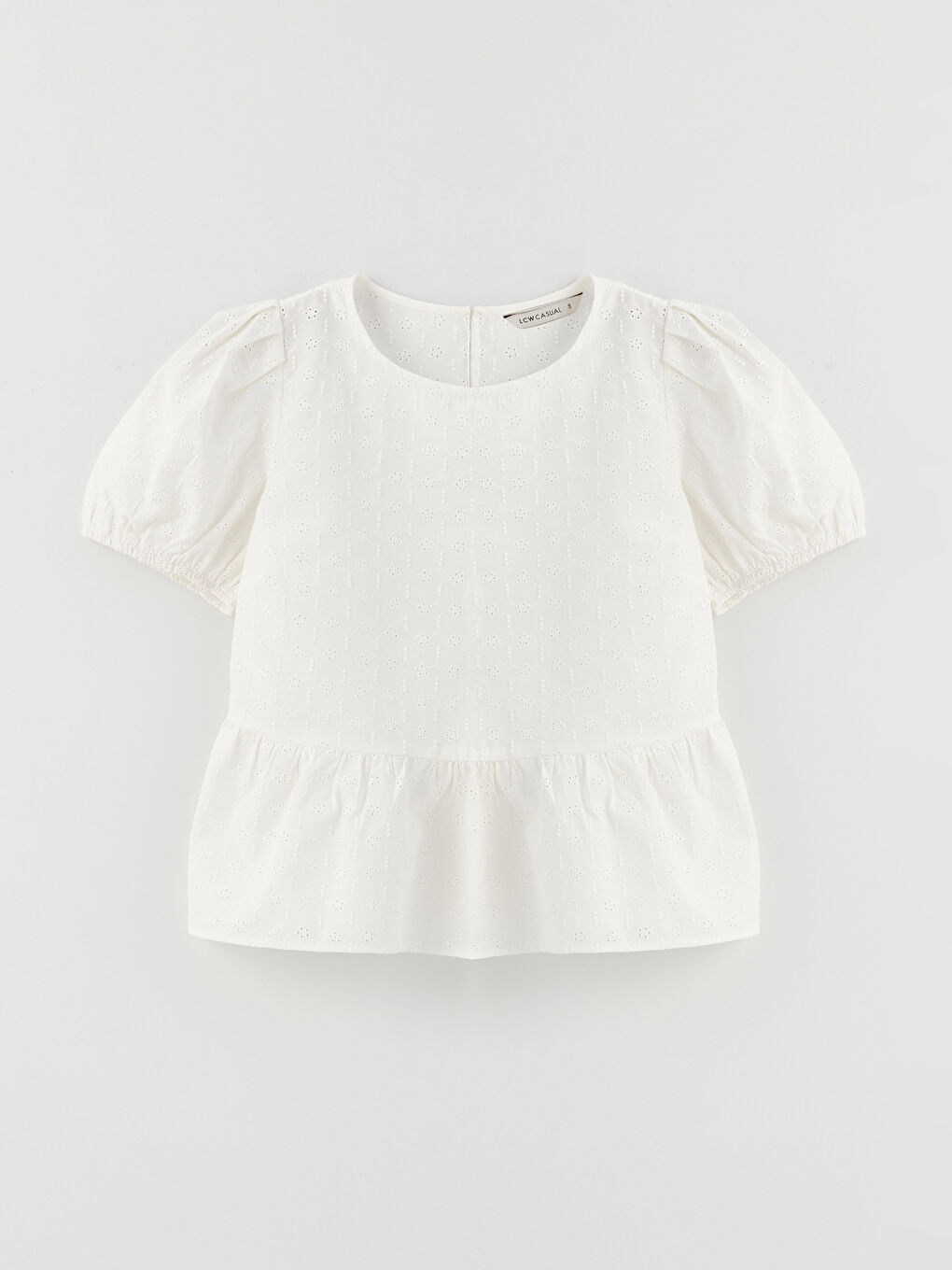 بلوزة نسائية بياقة دائرية منقوشة كم قصير تطريز-4