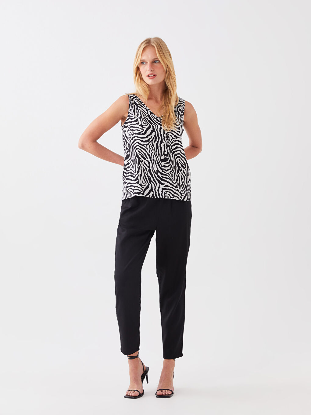 LCWAIKIKI Classic Ženske Pantalone Šargarepa Kroja, Jednobojne -S3HH89Z8-CVL