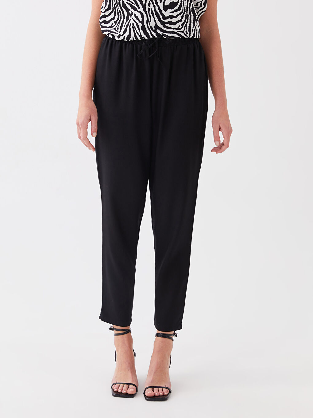 LCWAIKIKI Classic Ženske Pantalone Šargarepa Kroja, Jednobojne -S3HH89Z8-CVL