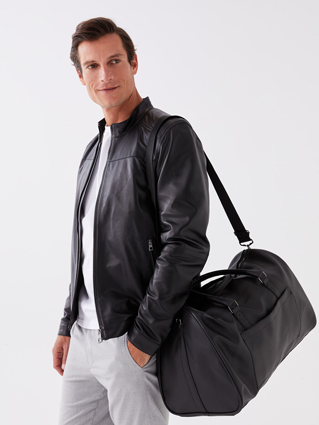 Siyah Deri Görünümlü Erkek Valiz