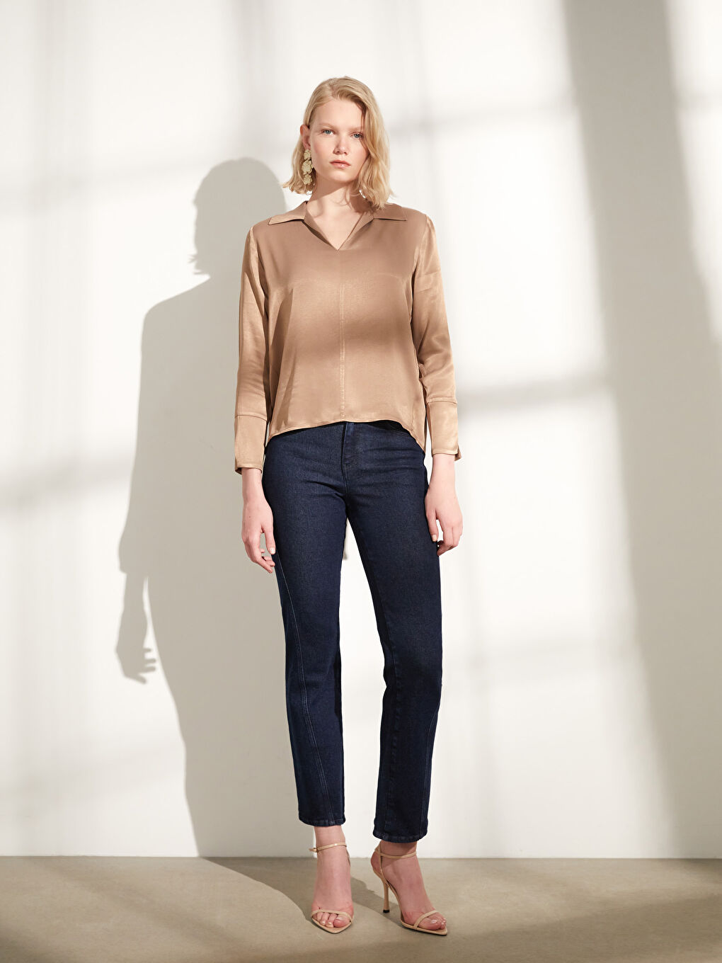 Kahverengi Gömlek Yaka Düz Uzun Kollu Kadın Bluz-1