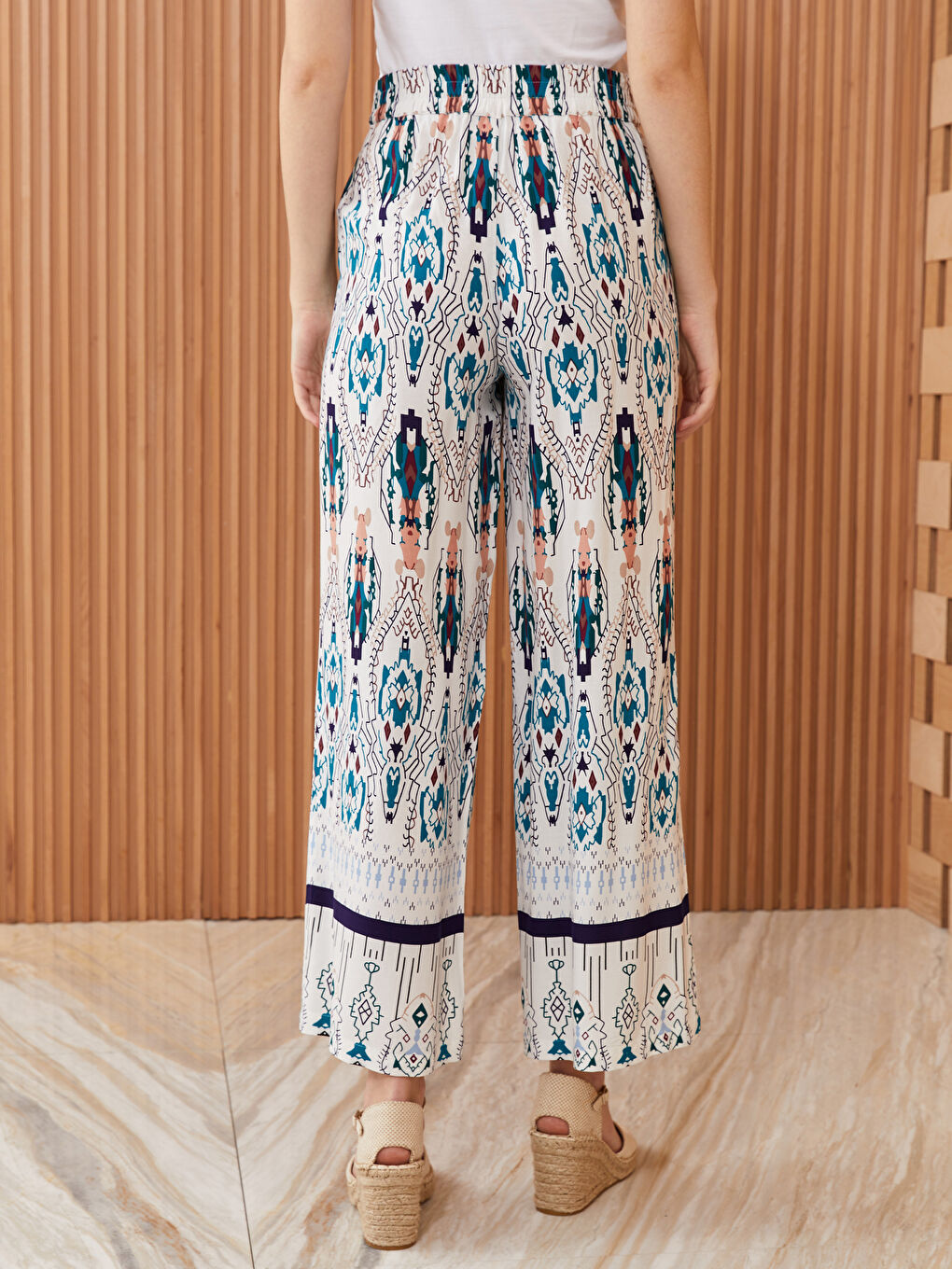 LCW Modest Beli Lastikli Rahat Kalıp Desenli Kadın Pantolon -S3HI22Z8-LQQ