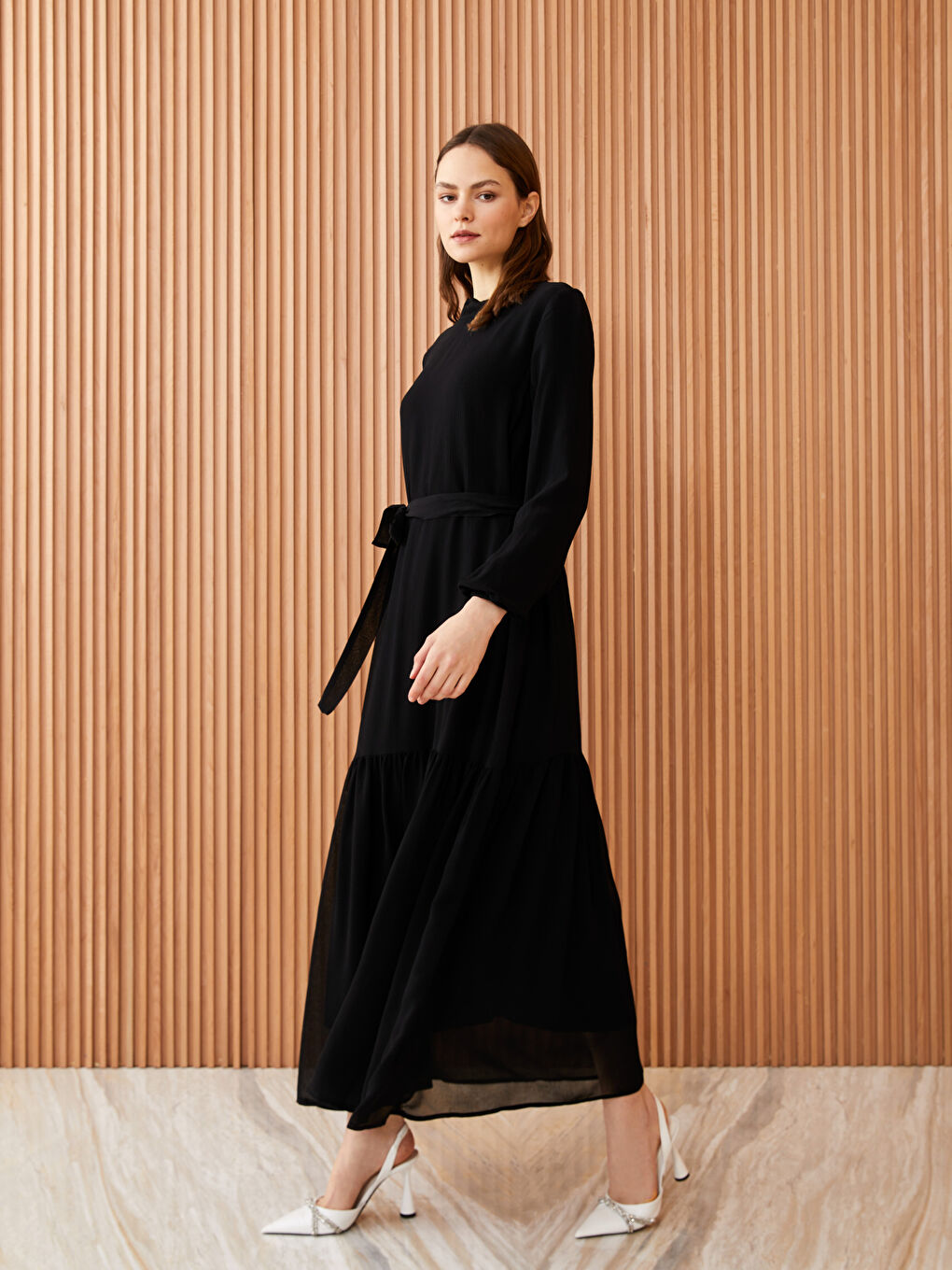 Siyah Fırfırlı Dik Yaka Düz Uzun Kollu Kadın Elbise