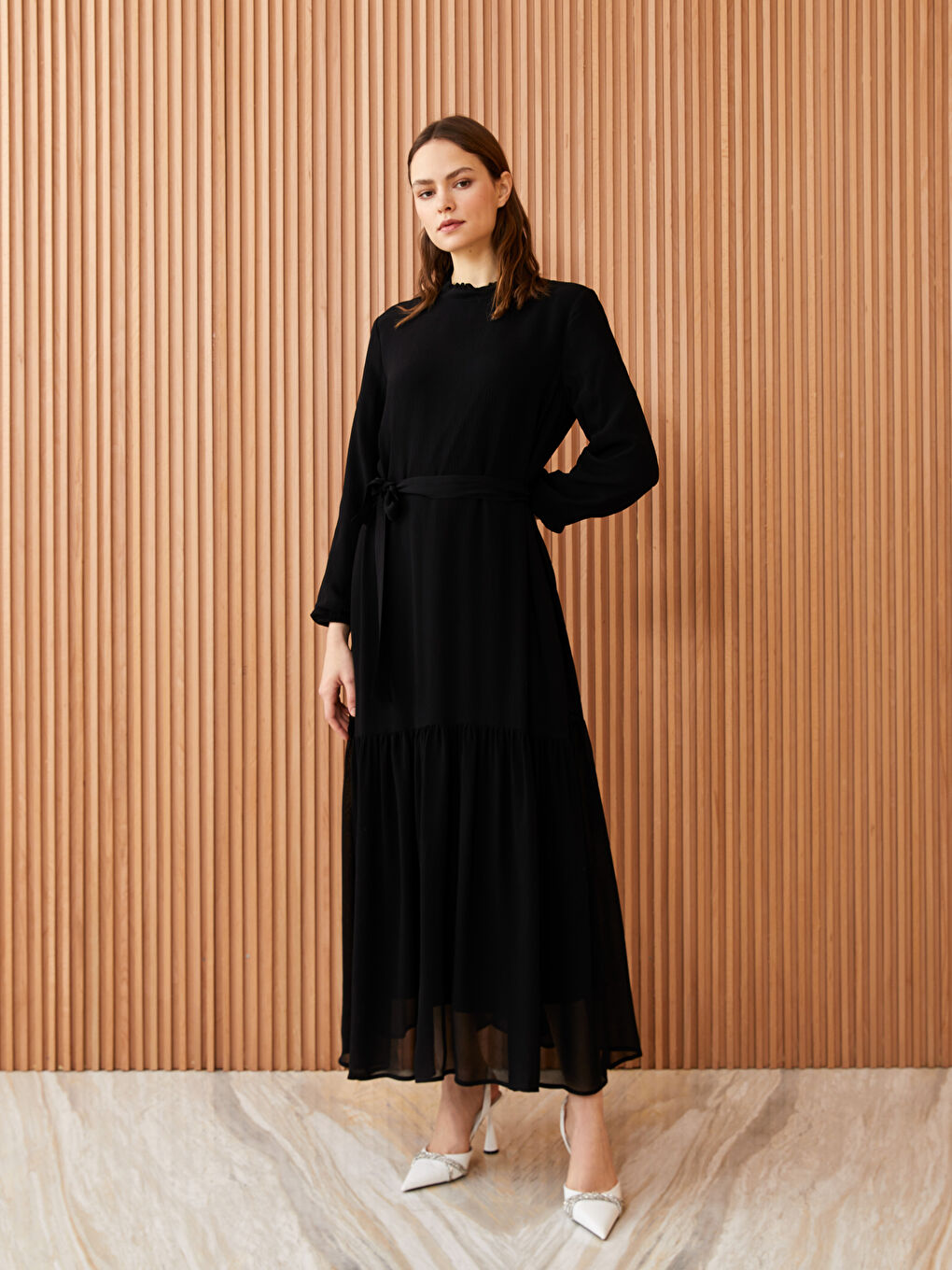 Siyah Fırfırlı Dik Yaka Düz Uzun Kollu Kadın Elbise-1