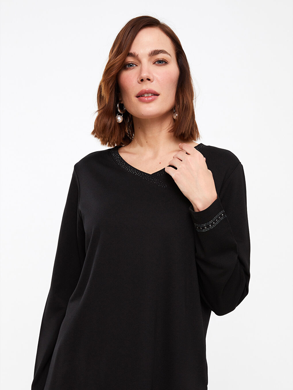 Siyah V Yaka Taşlı Uzun Kollu Kadın Bluz