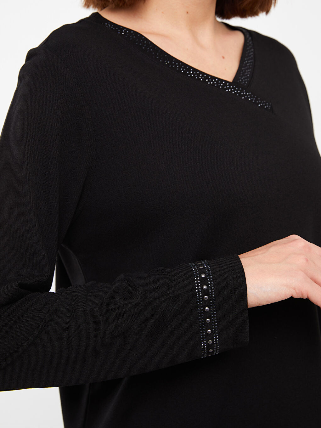 Siyah V Yaka Taşlı Uzun Kollu Kadın Bluz-3