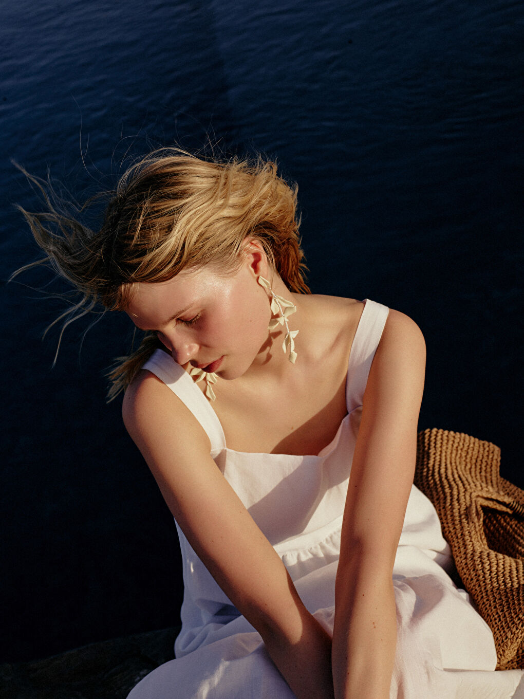 Beyaz Kare Yaka Düz Askılı Keten Karışımlı Kadın Elbise-1