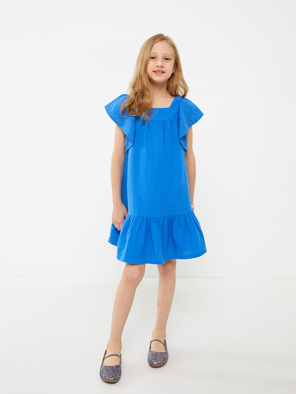 Mavi Kare Yaka Nakışlı Kısa Kollu Kız Çocuk Elbise