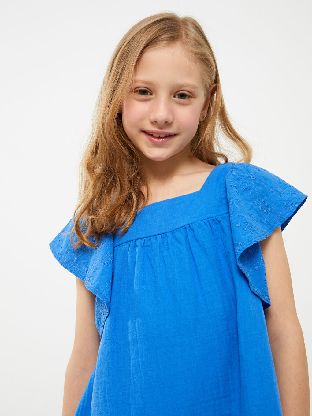 Mavi Kare Yaka Nakışlı Kısa Kollu Kız Çocuk Elbise-1