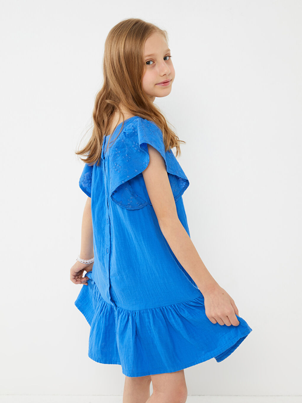 Mavi Kare Yaka Nakışlı Kısa Kollu Kız Çocuk Elbise-2