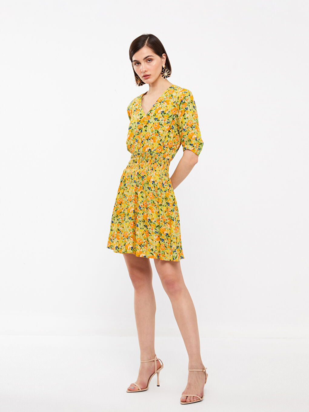 әйелдерге арналған қысқа жеңді гүлді өрнекті V жағалы көйлек-2